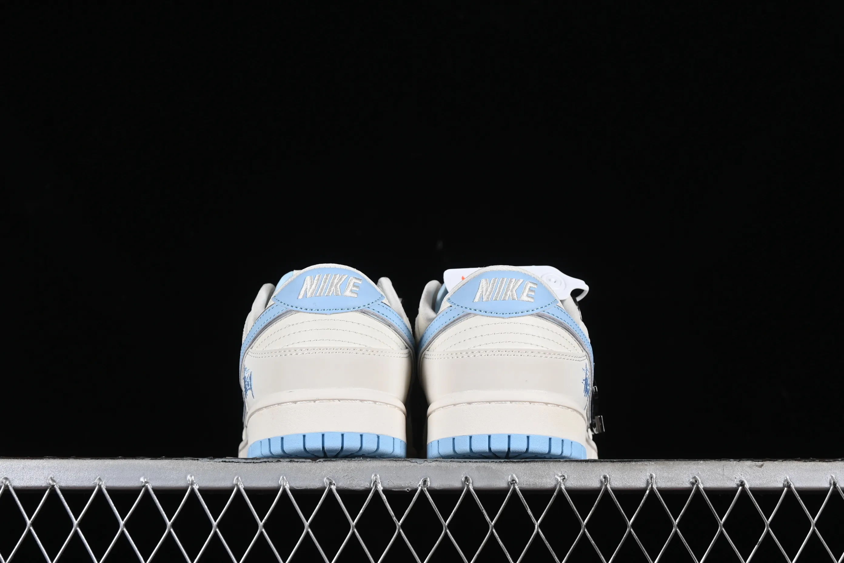 All Categories Nk SB Dunk Series Nk SB Dunk Low Low-top sneakers Stussy x Nk Dunk Low Stussy-Mi white blue hook SB low-top casual sneakers DQ1098-380